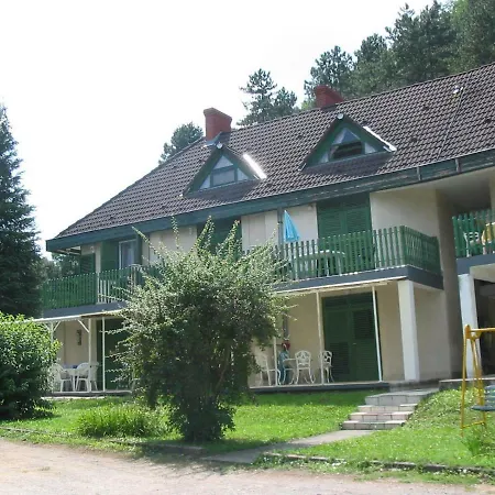 Gabor Apartman شقة *