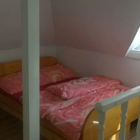 Gabor Apartman شقة أورفو