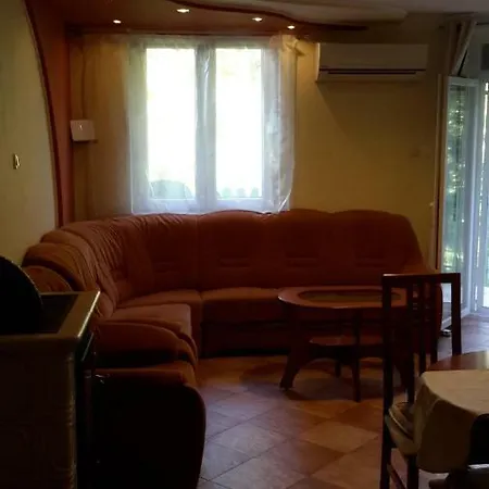 شقة Gabor Apartman *