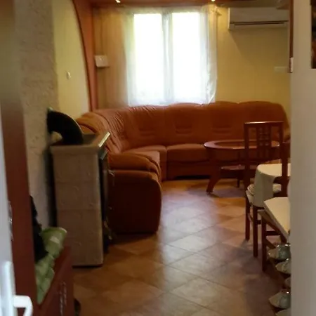 شقة Gabor Apartman *