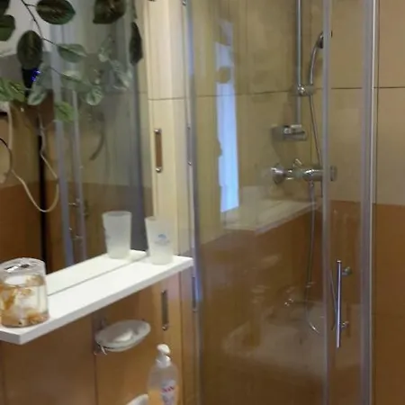 Gabor Apartman شقة *